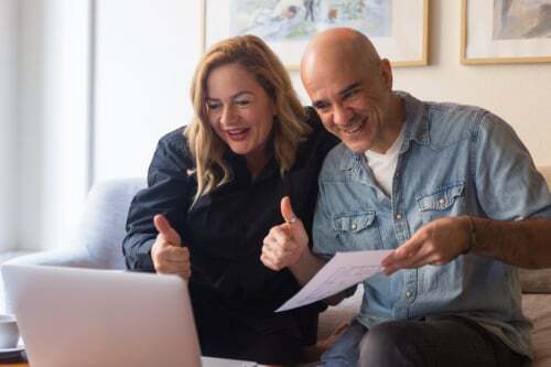 gelukkig-stel-bij-hypotheekadviseur-in-hulst-500x333